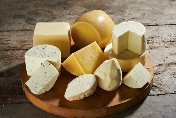 Machen wir uns mit Art und Weise von Käseproduktion bei dem Familien Gastgewerbe Kos bekannt